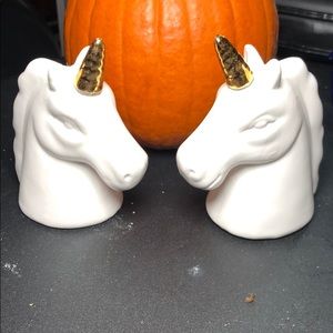 Unicorn salt and pepper shakers.
